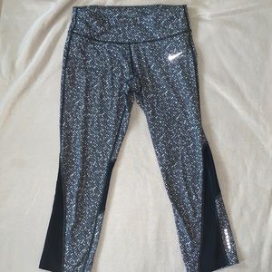 NIKE Cropped Running Leggings